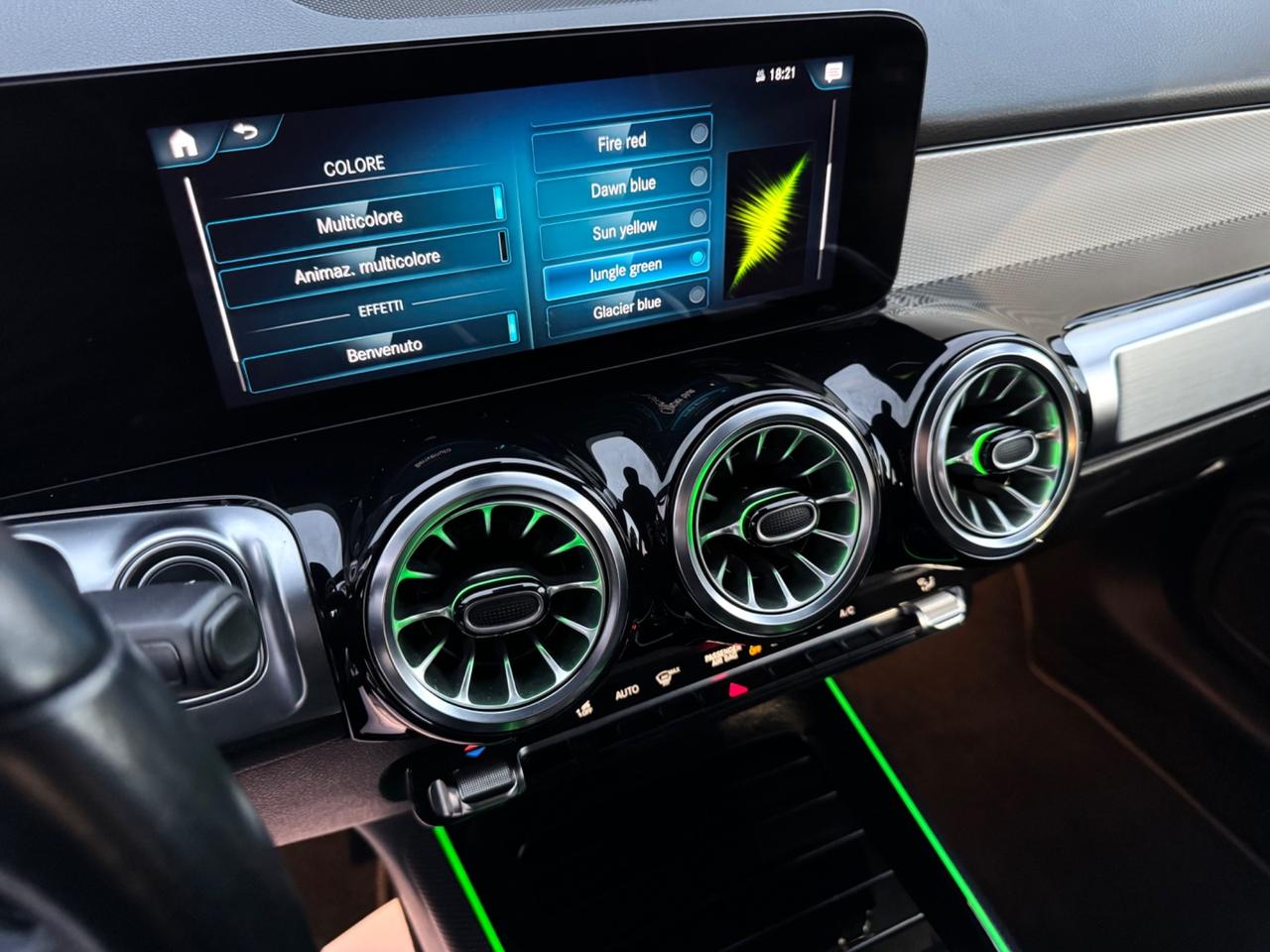 MERCEDES GLB 180d Sport - Luci Ambient Navi 18