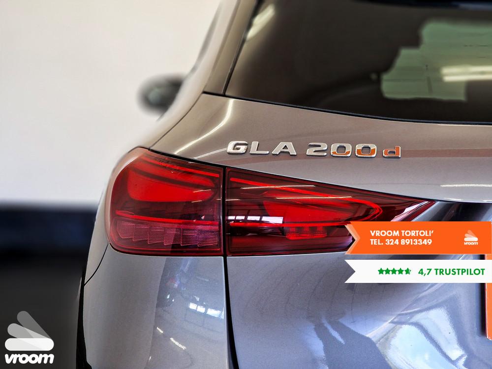 MERCEDES GLA (H247) GLA 200 d Automati...