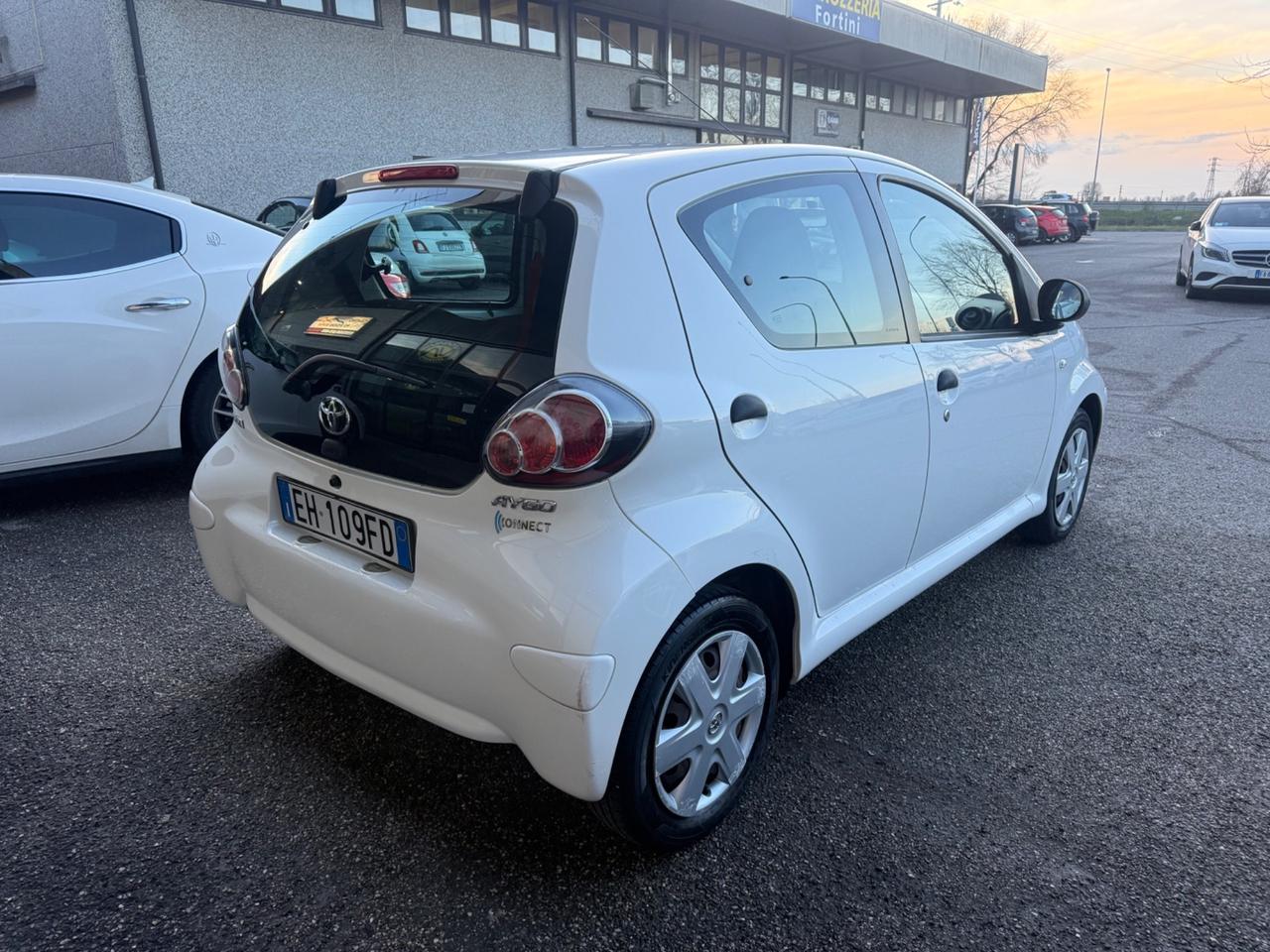 Toyota Aygo 1.0 12V VVT-i 5 porte Deep Ocean Connect