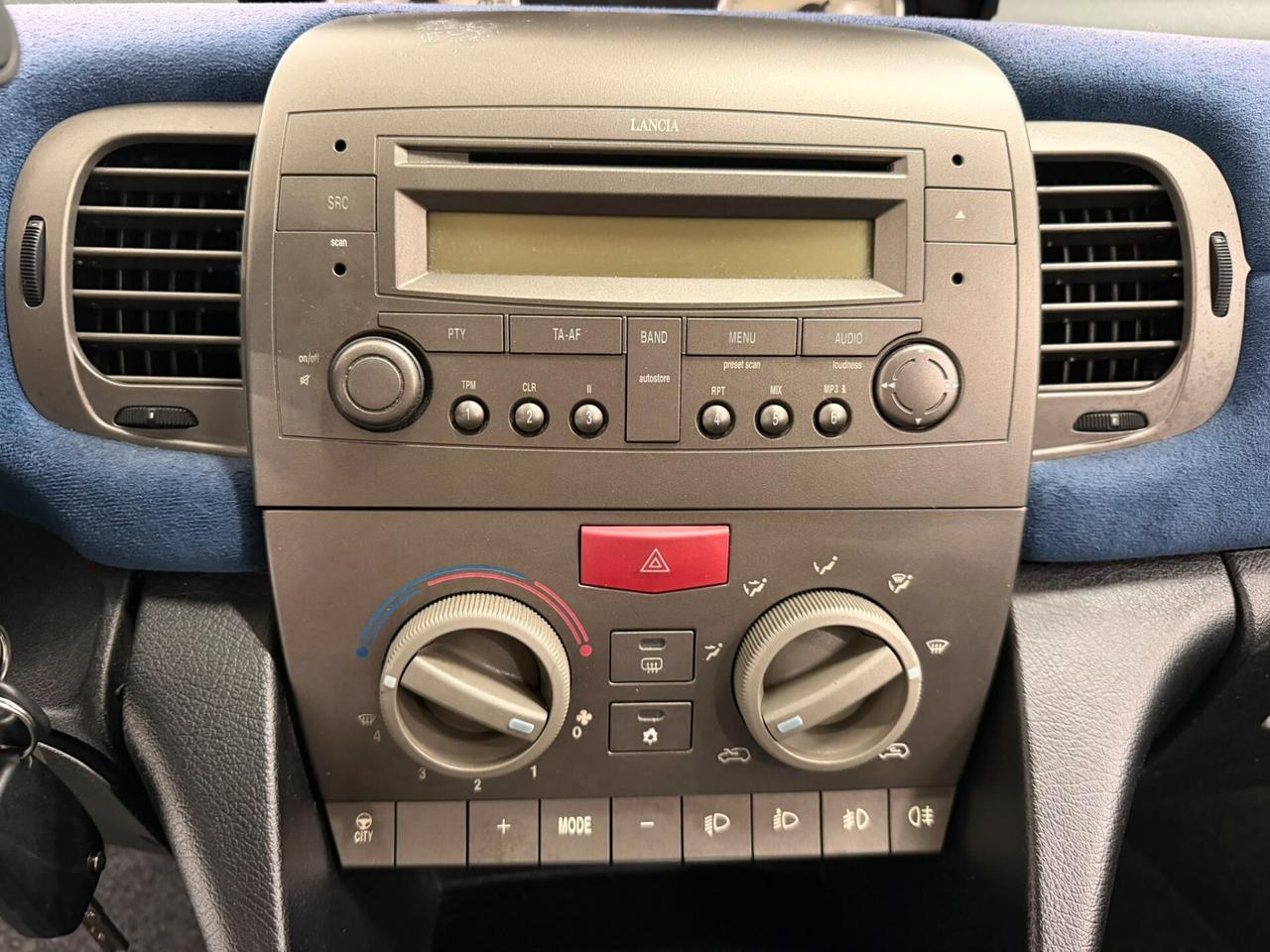 Lancia Ypsilon 1.4 16V Platino