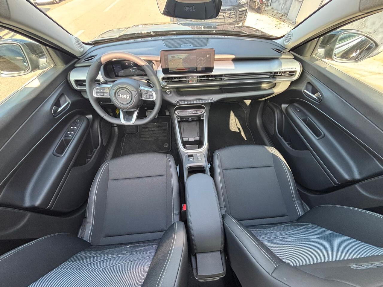 Jeep Avenger E-Hybrid tech & Sky 1.2 110 cv dct Mhev