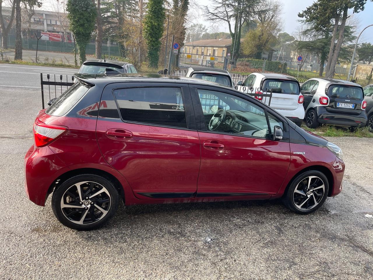 Toyota Yaris HYBRID AUTOMATICA