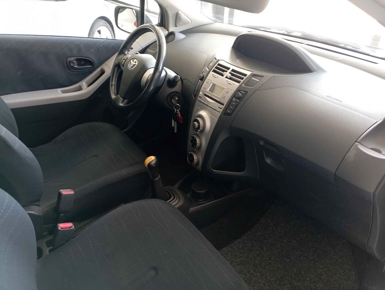 Toyota Yaris 1.3 5 porte Luna