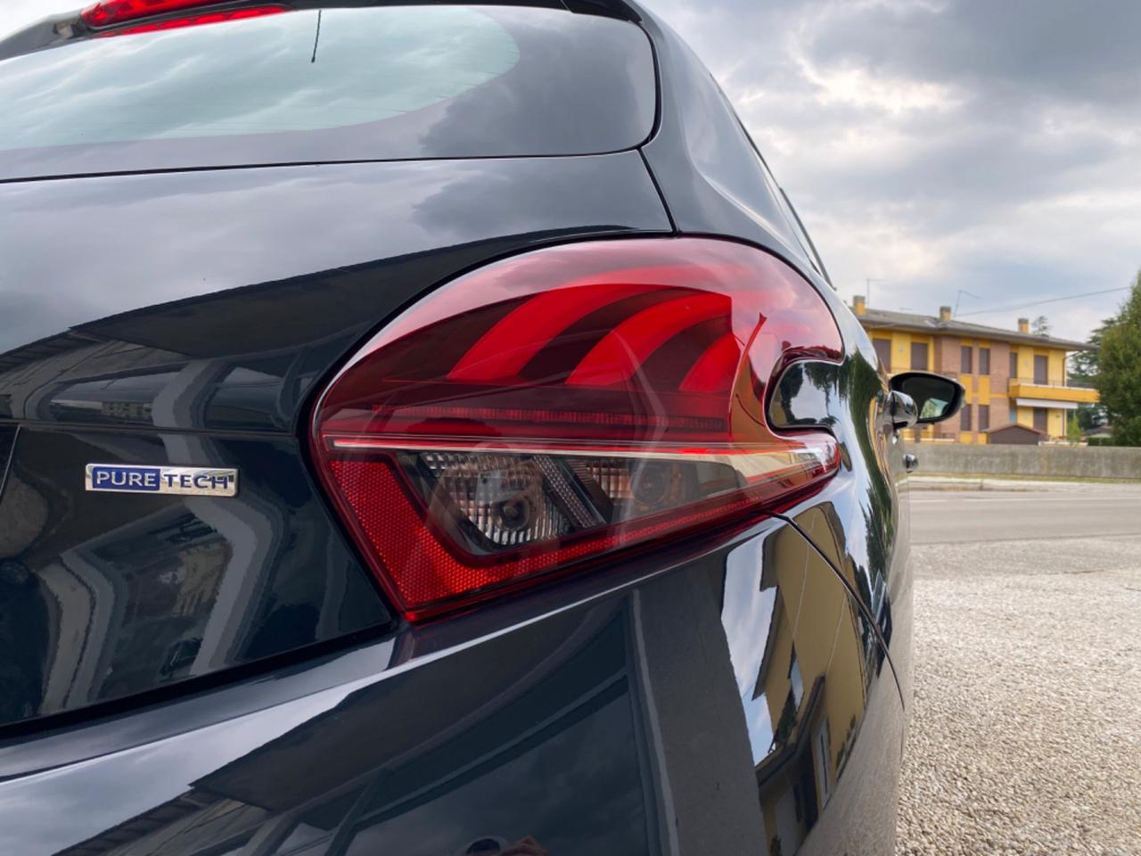 Peugeot 208 PureTech Ok Neopatentati