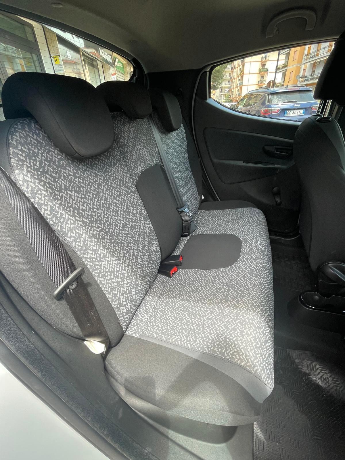 Lancia Ypsilon 1.0 FireFly 5 porte S&S Hybrid Ecochic Silver