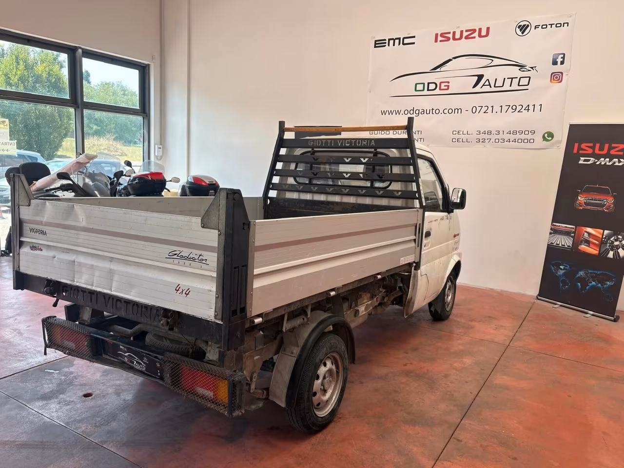 GIOTTI VITTORIA FURGONE CASSONE 4X4 benz.1.3 TRILATERALE km 102.052 certificati
