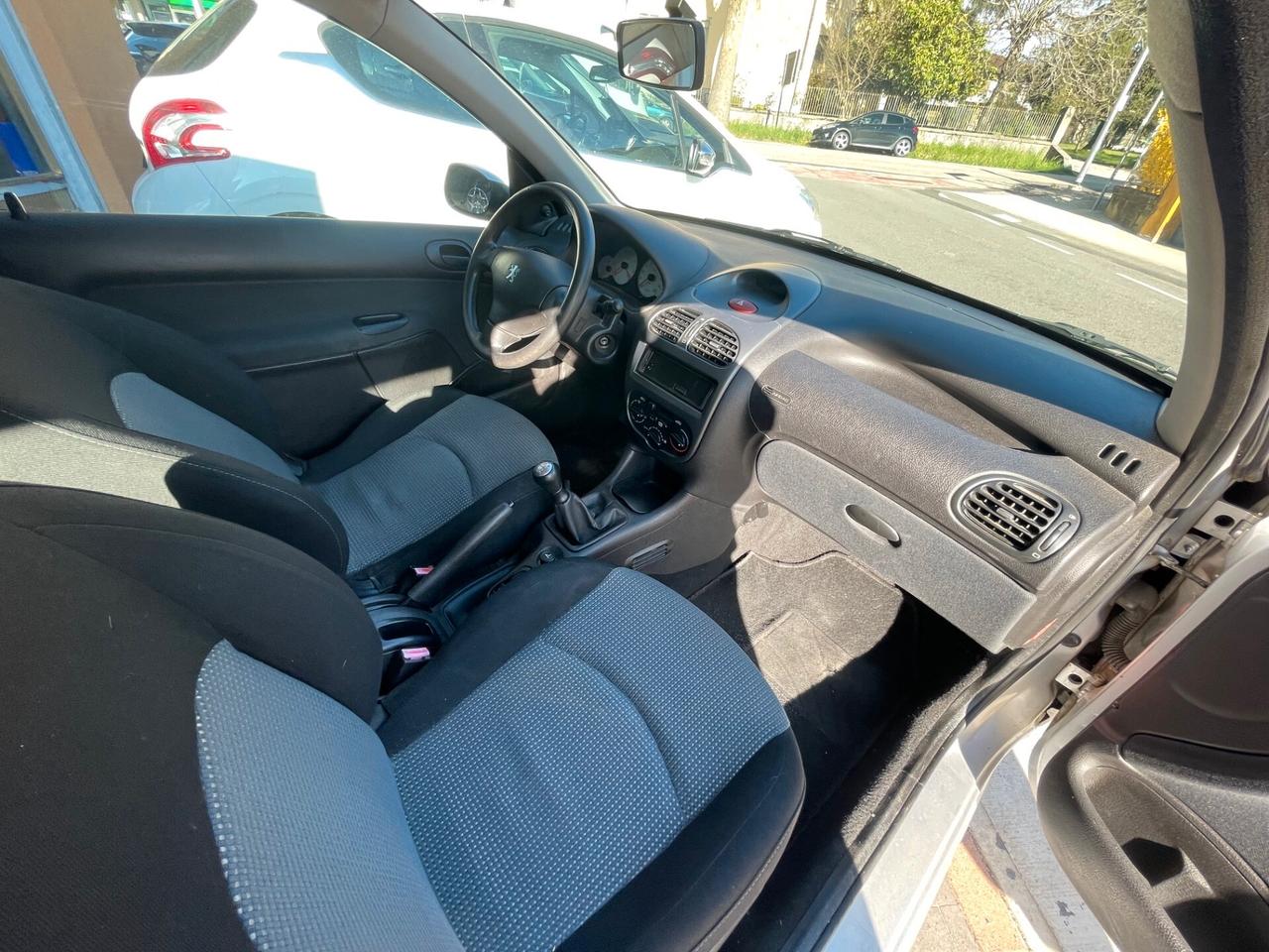 Peugeot 206 1.1 3p. XT