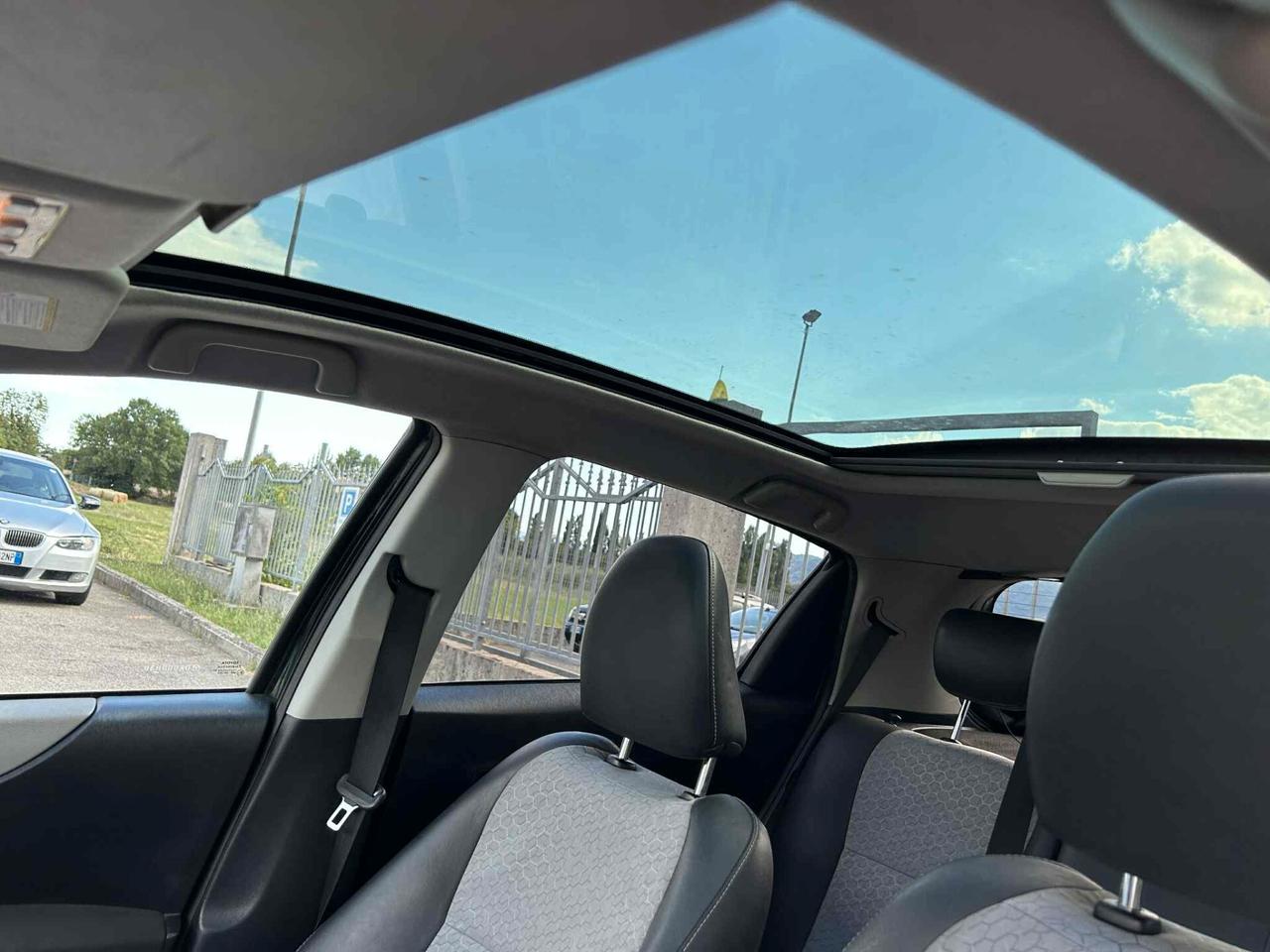 Toyota Yaris 1.4 D-4D 5 porte Lounge TETTO PANORAMICO FULL