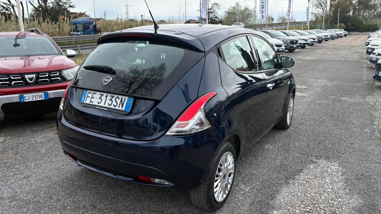 Lancia Ypsilon 1.2 69 CV 5 porte Silver