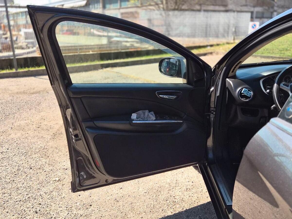 Lancia Delta 1.4 tjt Silver ecochic Gpl 120cv my14