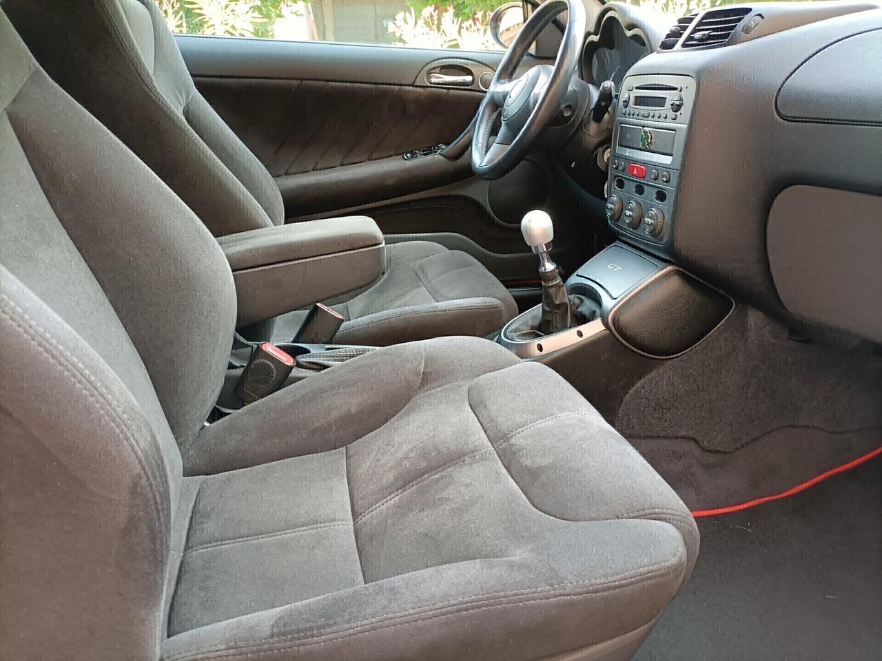 Alfa Romeo GT 1.9 JTDM 16V Distinctive