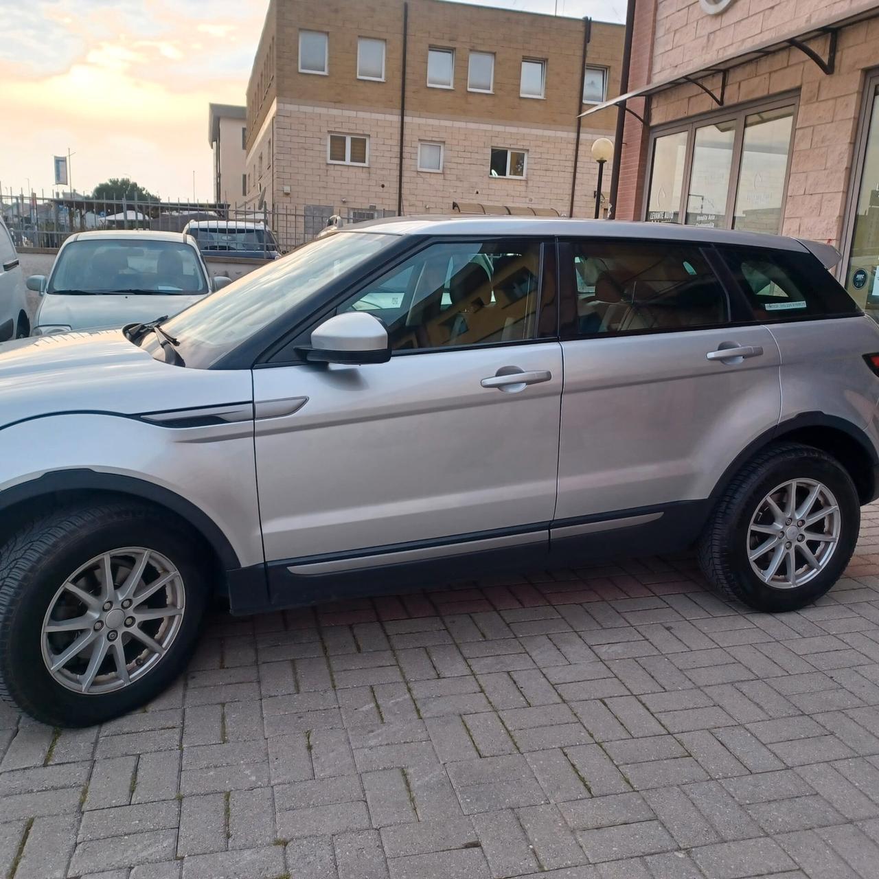 141708 KM EVOQUE 2.2 BRITISH EDITION 4X4 AUTOM