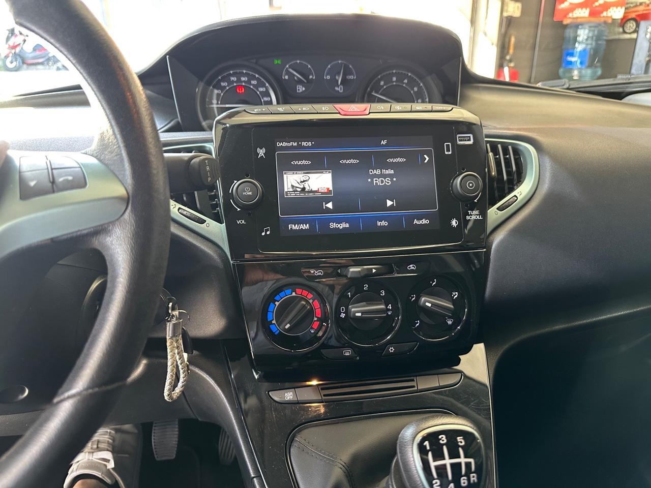 Lancia Ypsilon 1.0 FireFly 5 porte S&S Hybrid Platino
