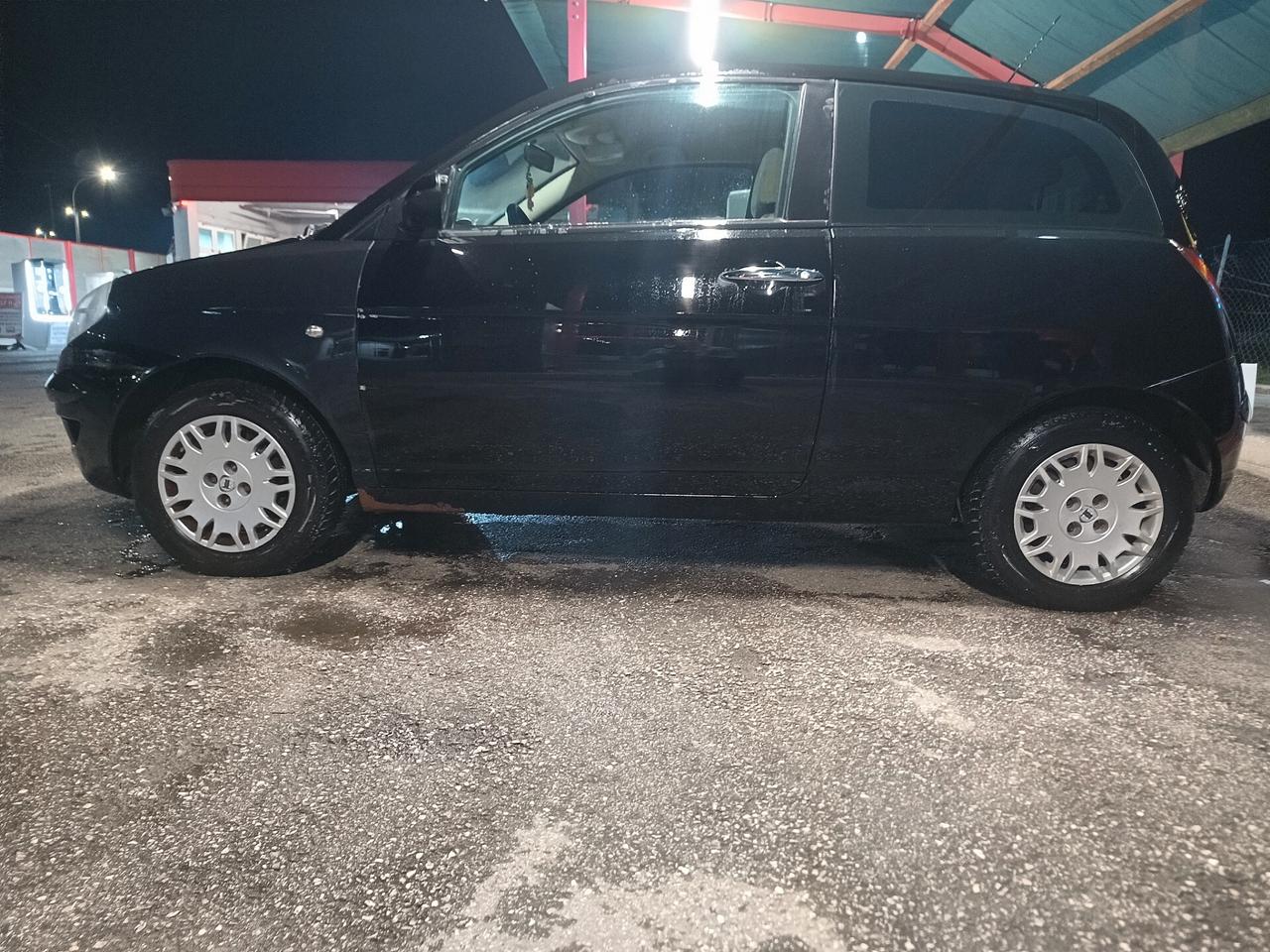 Lancia Ypsilon 1.2 69 CV Unyca