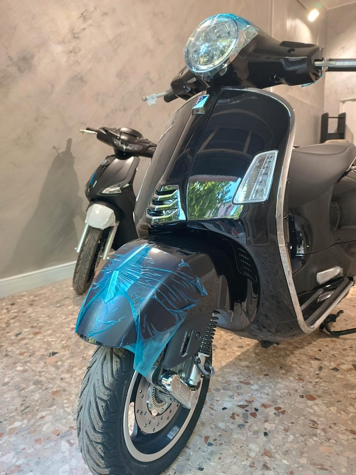 Piaggio Vespa 310 GTS hpe