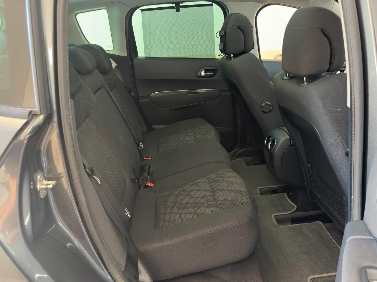 Peugeot 3008 1.6 e-HDi 112CV cambio robotizzato Stop&Start Active