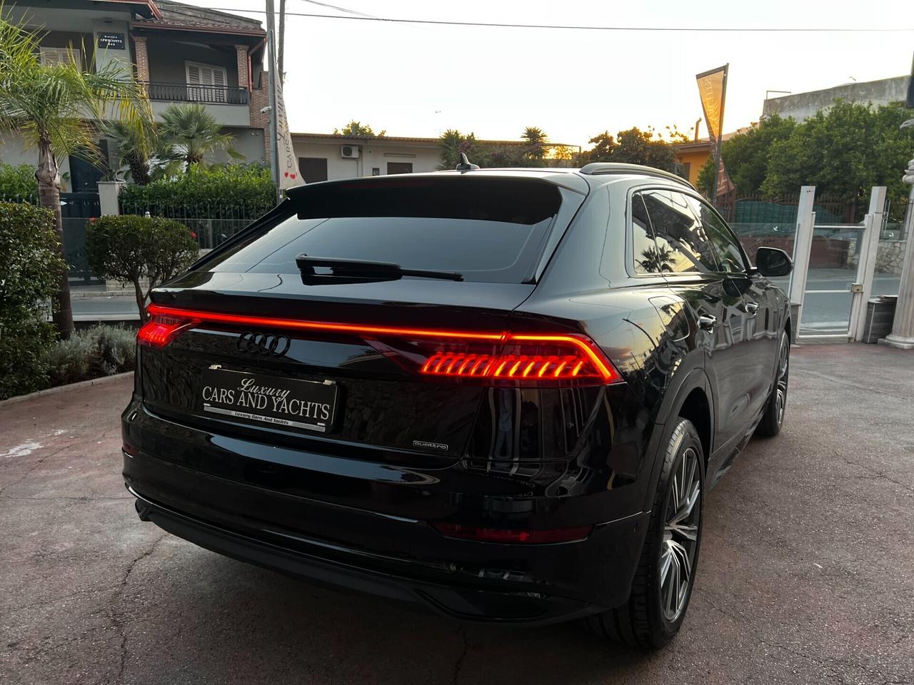 Audi Q8 50 TDI 286 CV Quattro-2XS LINE-TOTAL BLACK