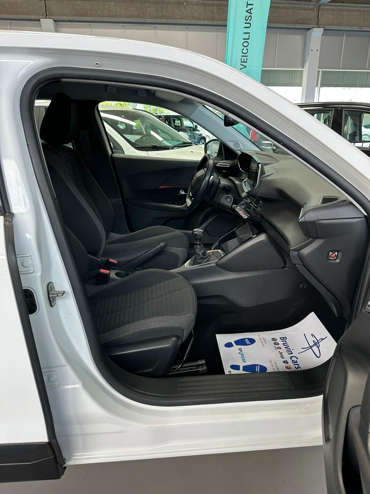 Peugeot 2008 1.2 PureTech 100 full optional