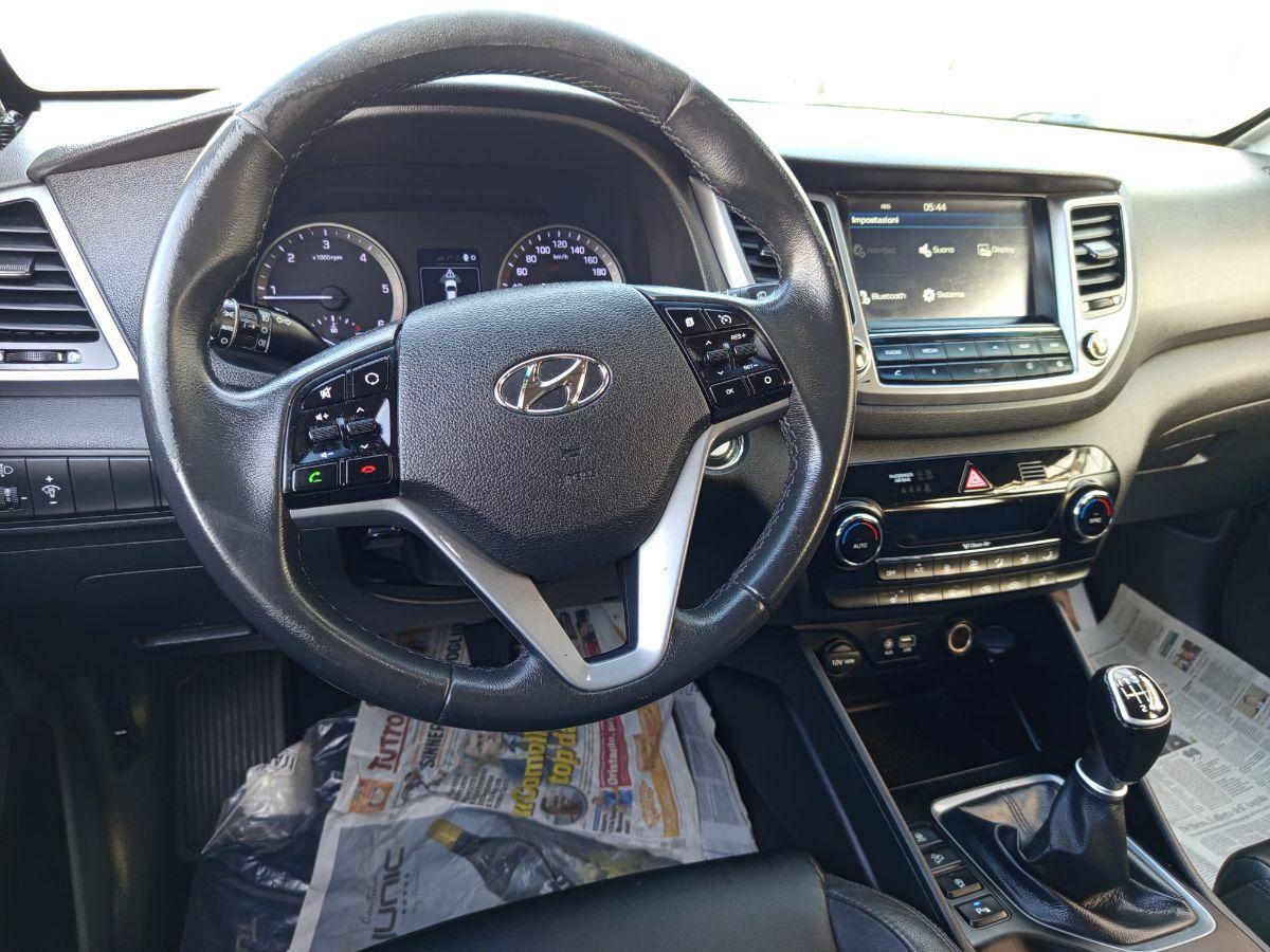 HYUNDAI Tucson 1.7 CRDi XPossible TETTO/NAV/PELLE