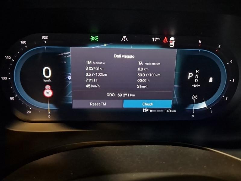 VOLVO XC60 B4 D AWD automatico Momentum Pro MY22