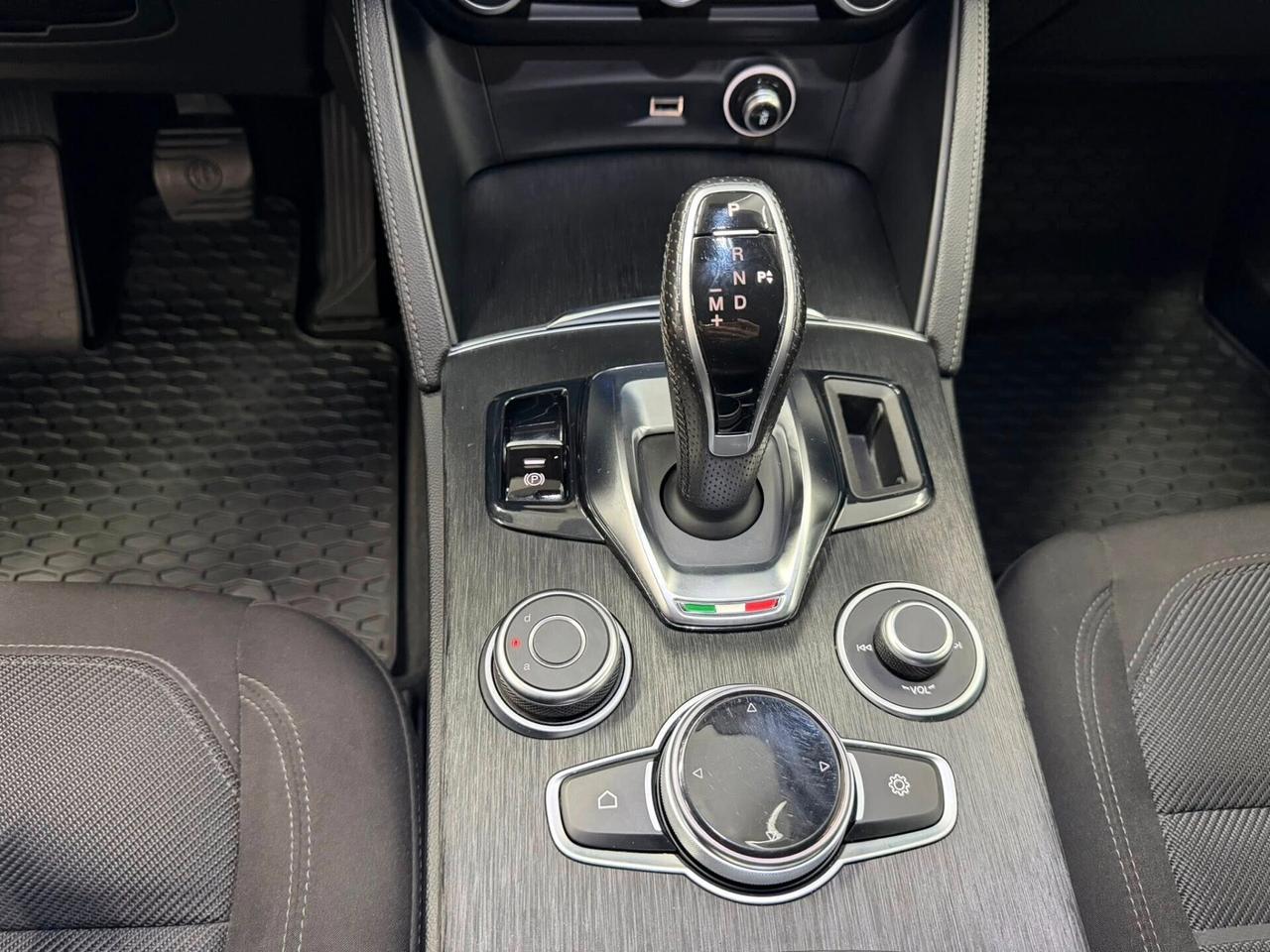 Alfa Romeo Stelvio 2.2 Turbodiesel 160 CV AT8 RWD Business