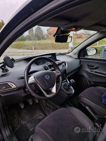 Lancia Ypsilon 2014 , auto grandinat prezzo occas.