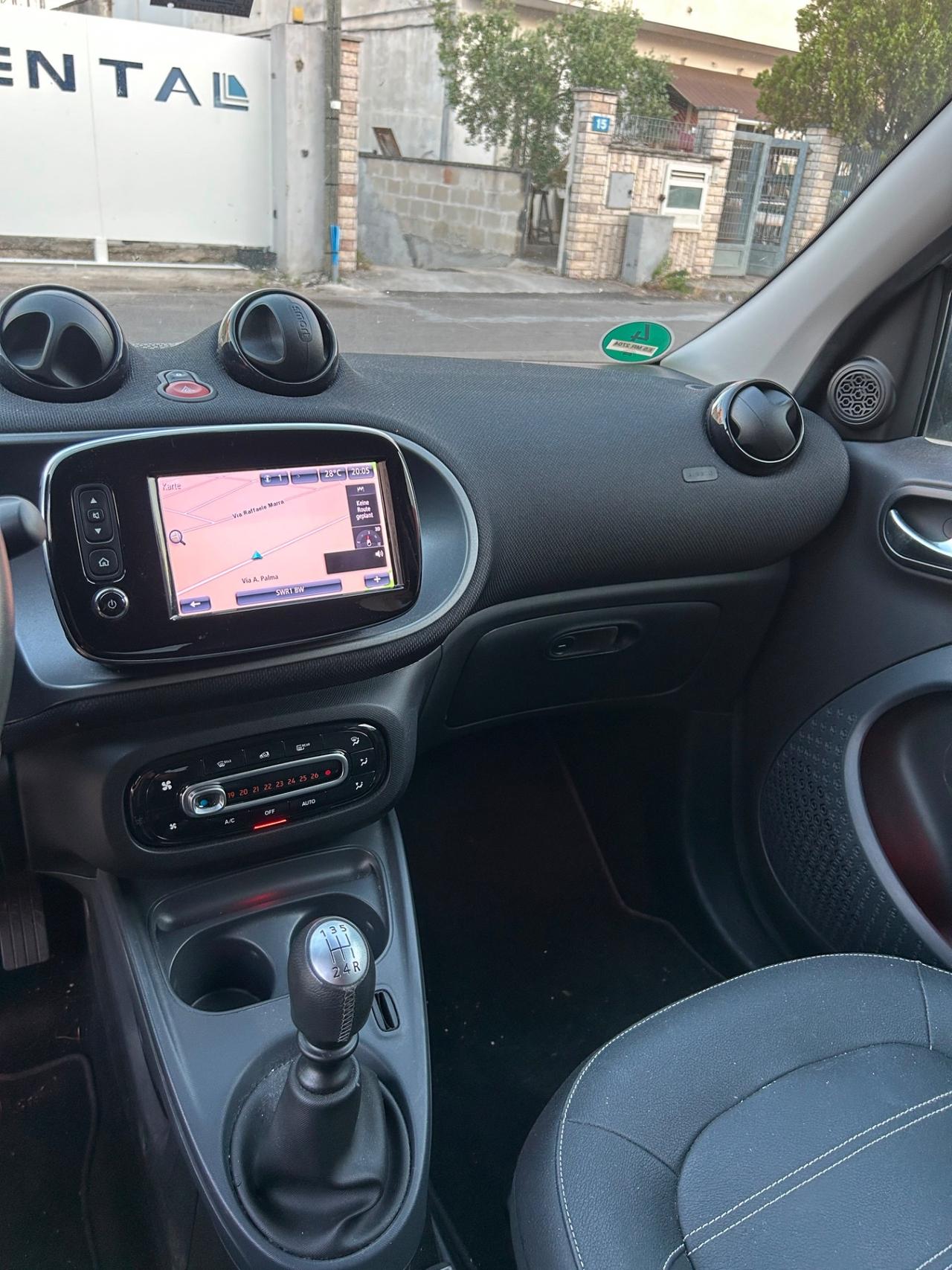 Smart ForFour 0.9 Turbo Passion-2015 NAVI/LED/15"