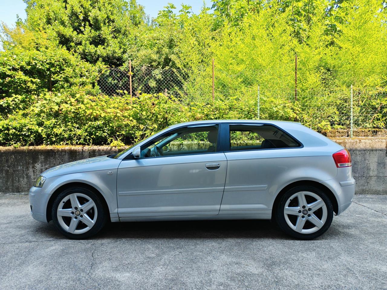 Audi A3 1.6 BENZINA 102cv / 86.000km / Unipro