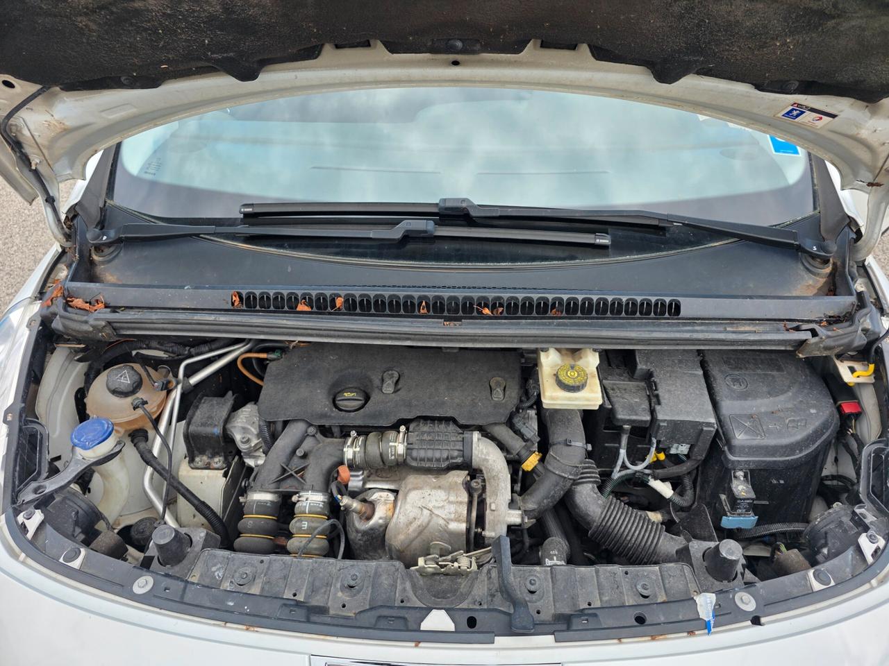 Peugeot 3008 automatico 208mila km 1.6D