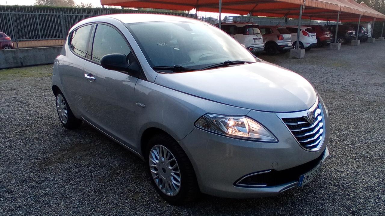 Lancia Ypsilon 1.2 69 CV 5 porte Silver Adatta a Neopatentati