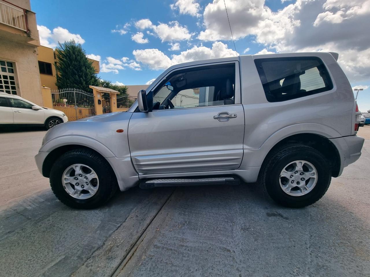 Mitsubishi Pajero 3.2 16V DI-D 3p. GLX