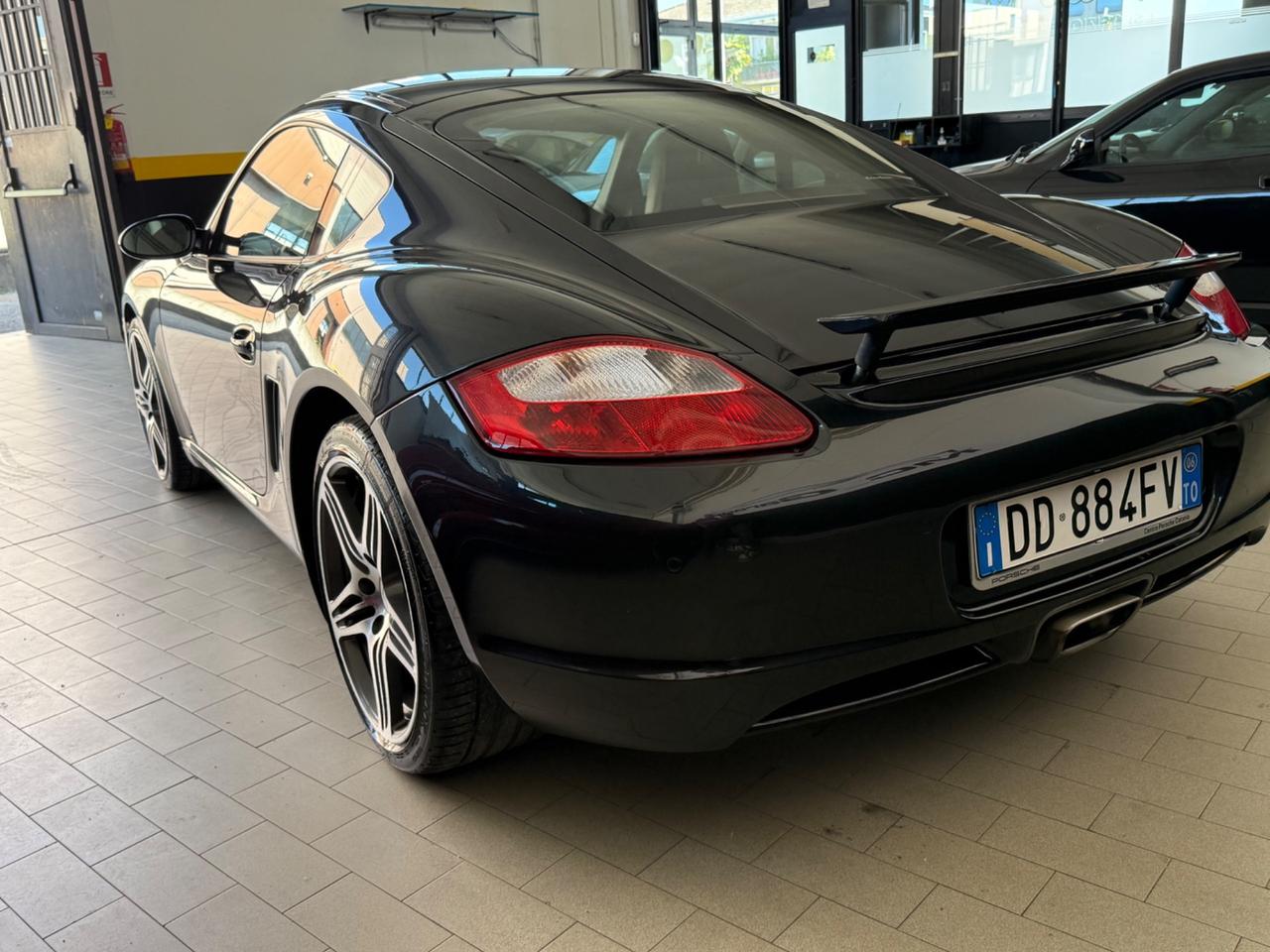Porsche Cayman 2.7