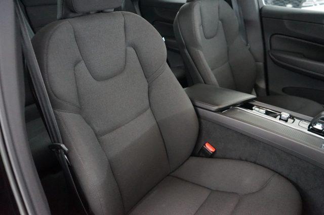 VOLVO XC60 B4 (d) AWD automatico Momentum Sport