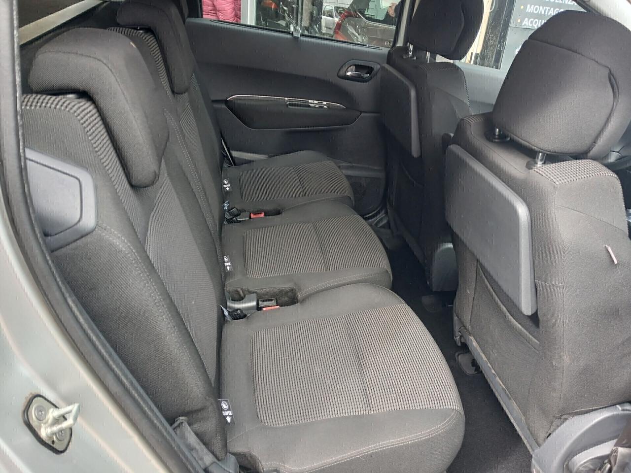 Peugeot 5008 1.6 HDi 7 POSTI