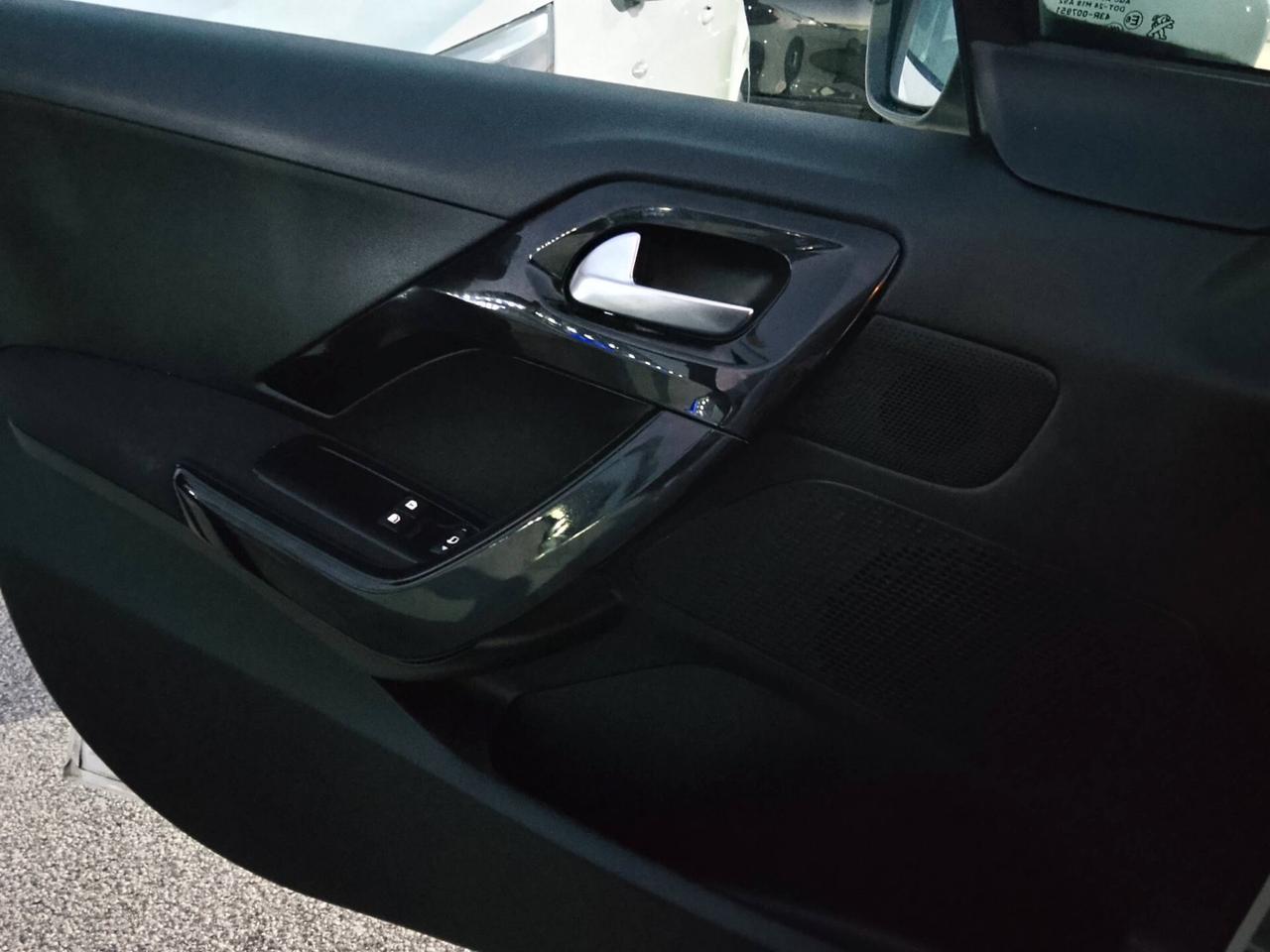 Peugeot 208 anche SENZA BUSTA PAGA