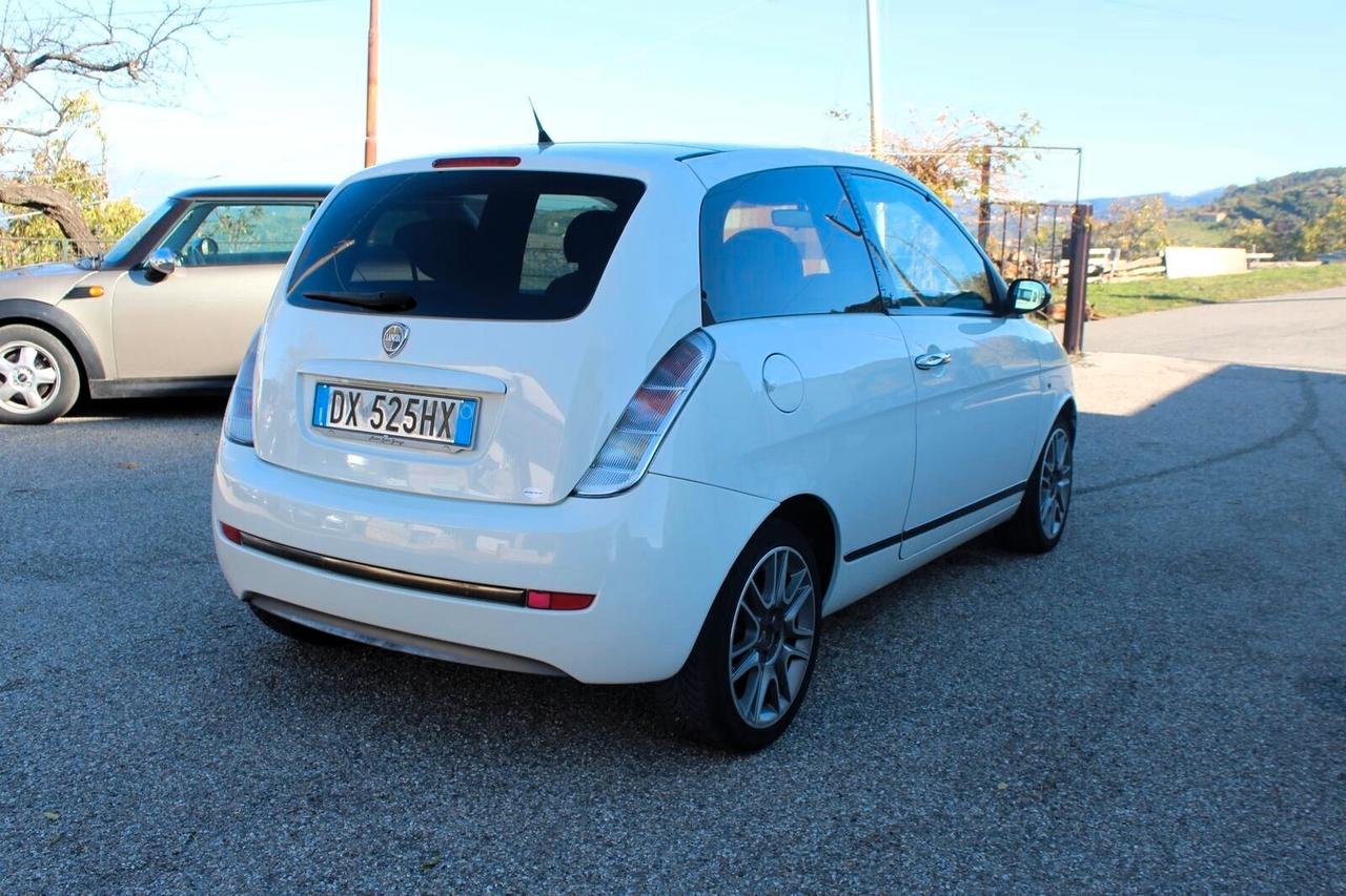 Lancia Ypsilon 1.3 MJT 90 CV Platino