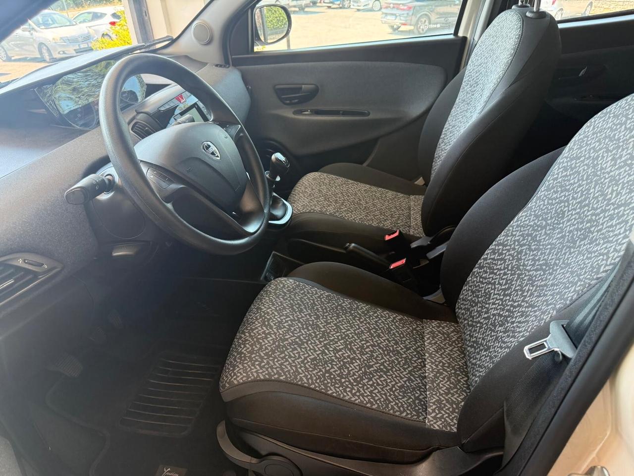 Lancia Ypsilon 1.0 FireFly 5 porte S&S Hybrid Ecochic Silver