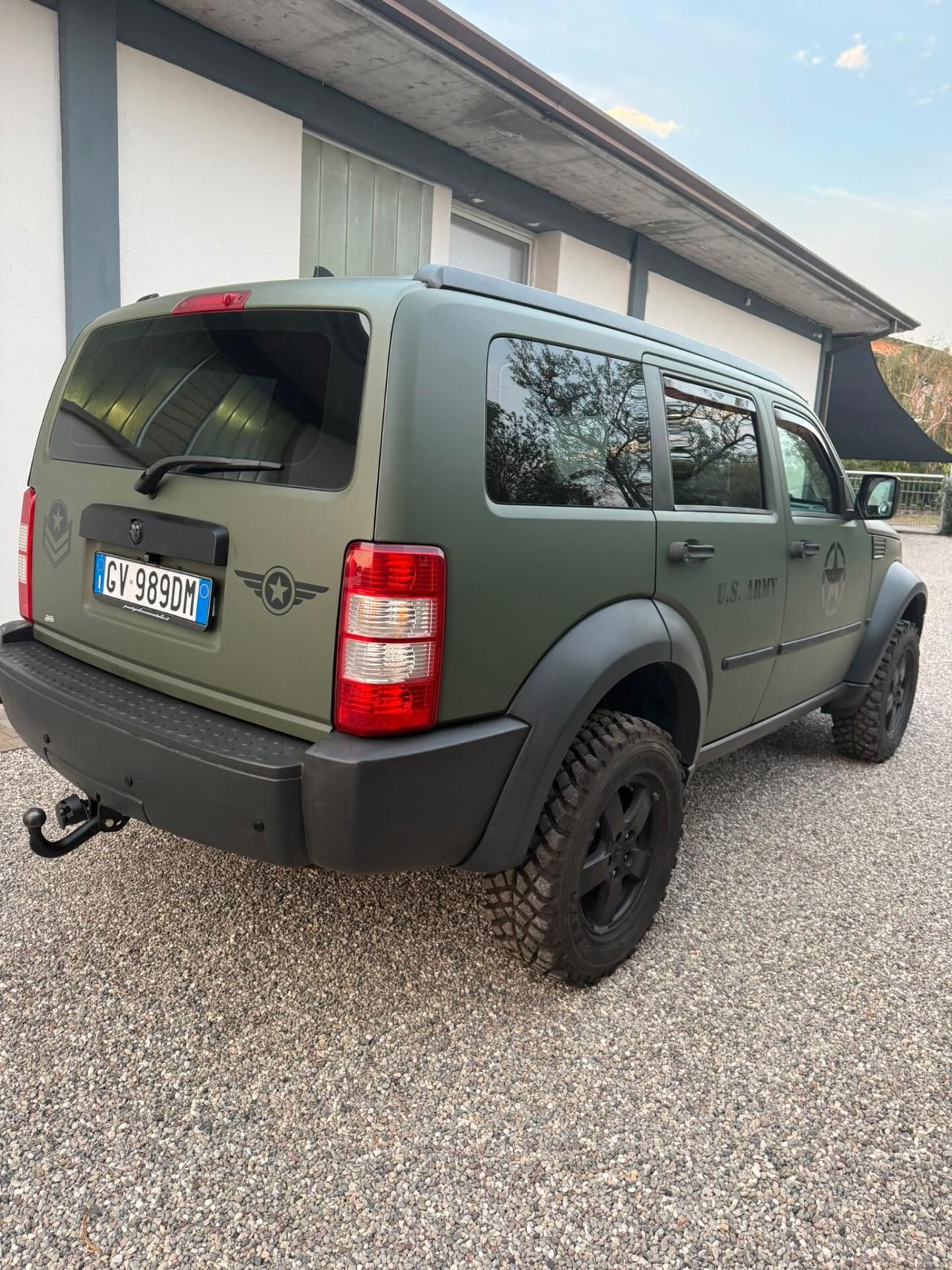 Dodge Nitro 2.8 CRD Automatico – Assetto Rialzato – 3 Set Ruote – Gancio Traino