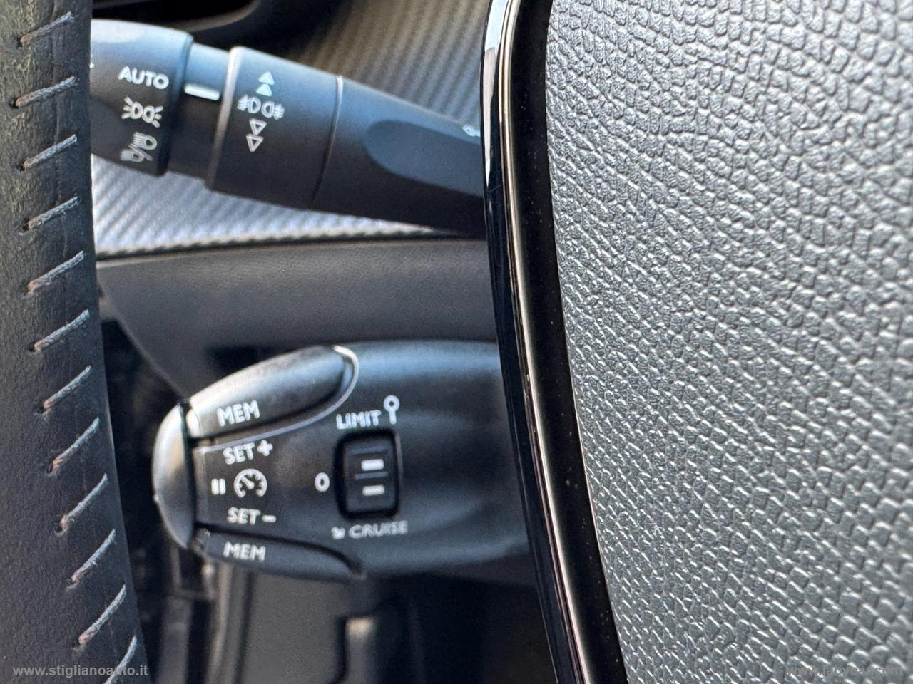 PEUGEOT 2008 BlueHDi 110 S&S Allure