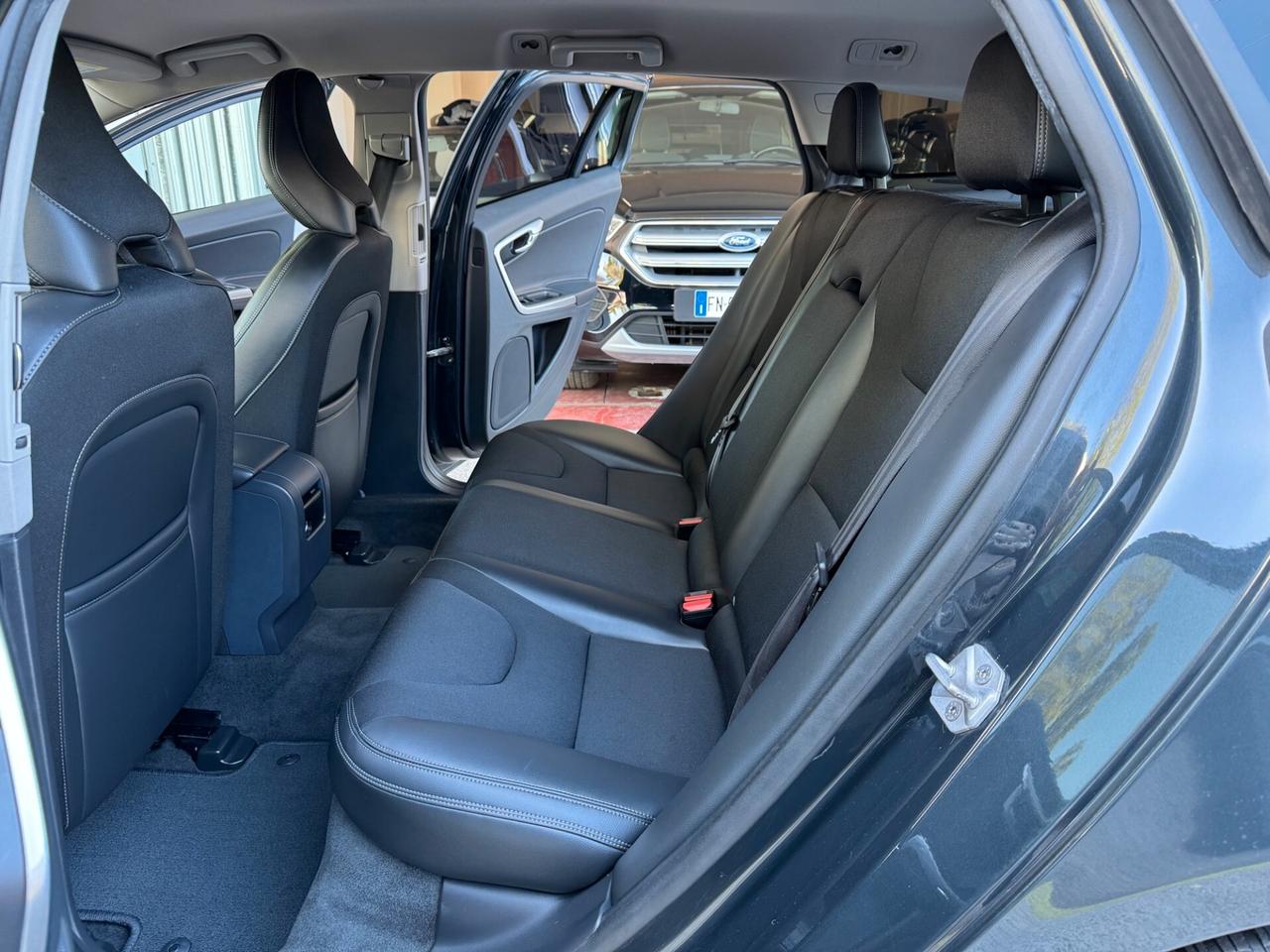 Volvo V60 1.6 d2 Momentum Powershift GARANZIA24MES