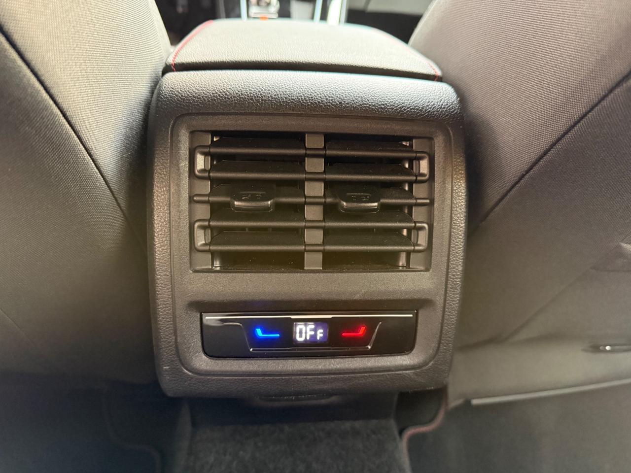 Volkswagen Golf GTI 2.0 TSI DSG PERFORMANCE