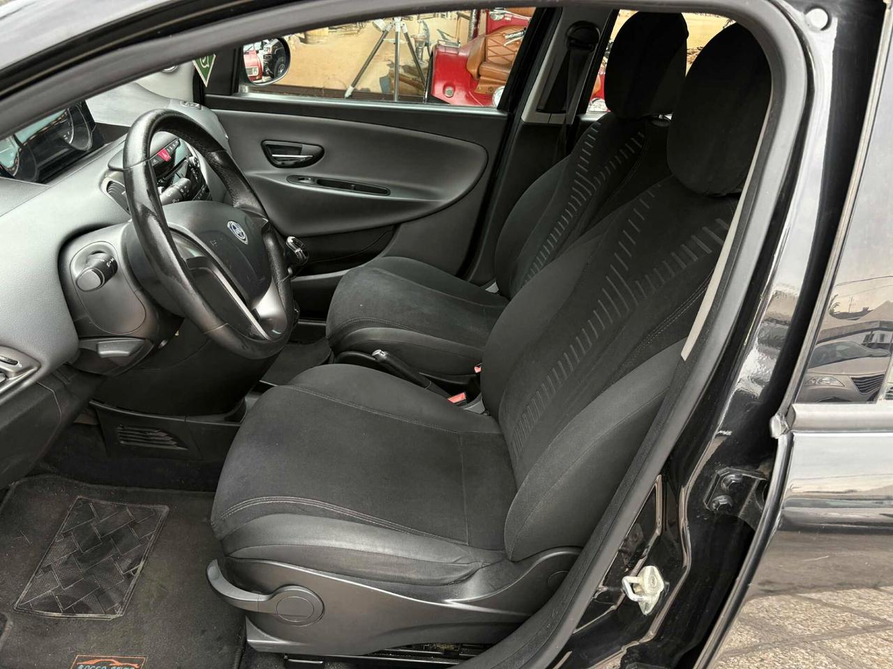 Lancia Ypsilon 1.2 69 CV Platinum