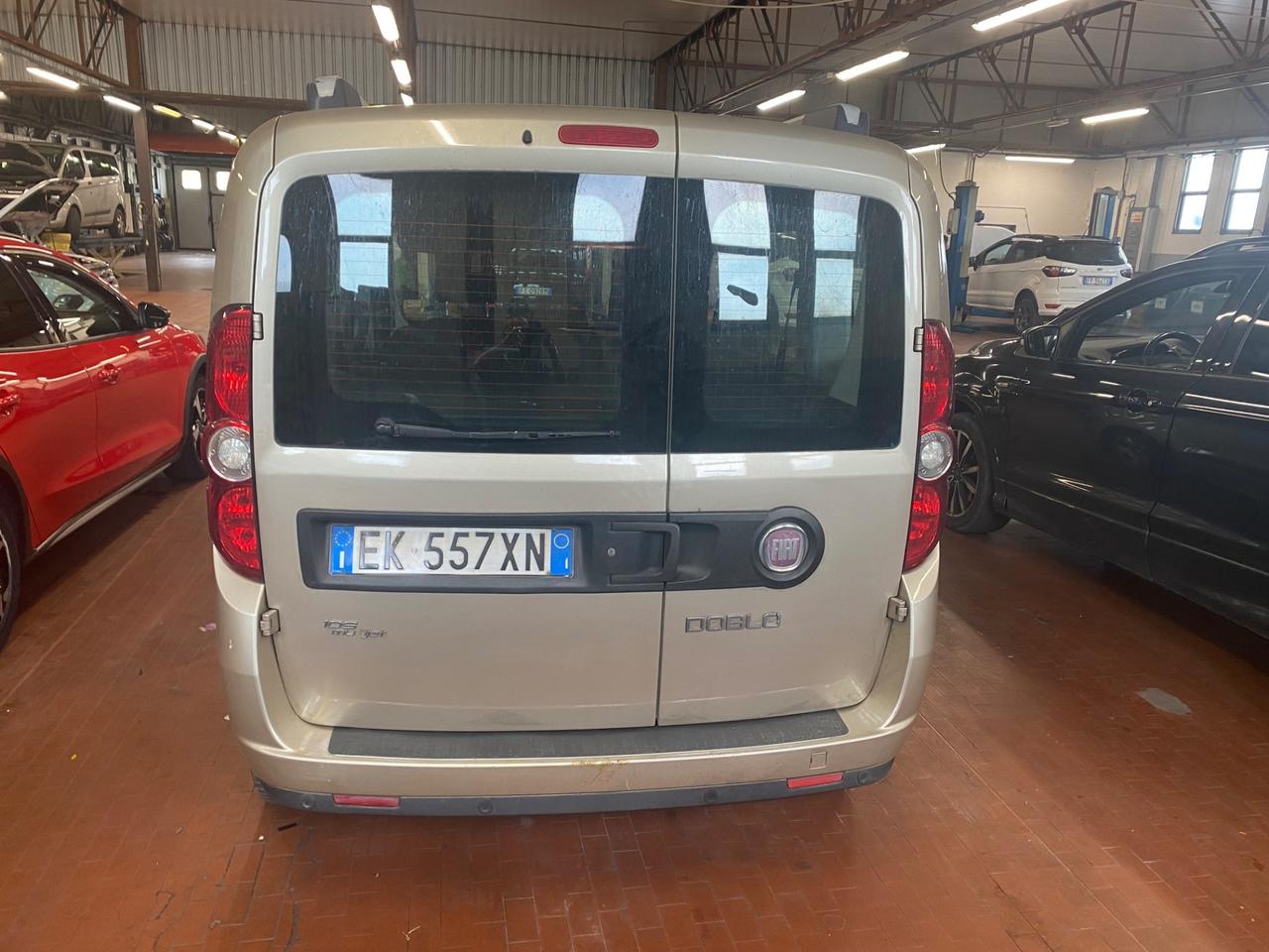 Fiat doblo 5 posti autocarro iva esposta