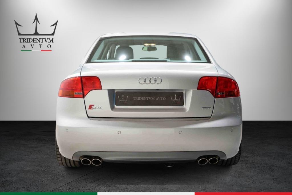 Audi S4 4.2 V8 quattro tiptronic