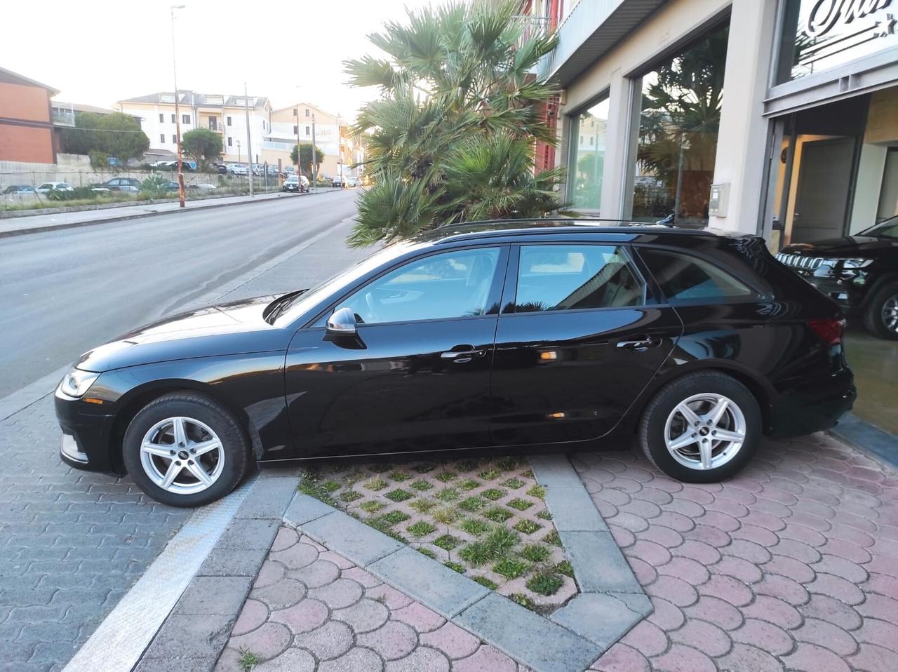 Audi A4 Avant 30 TDI/136 CV S tronic