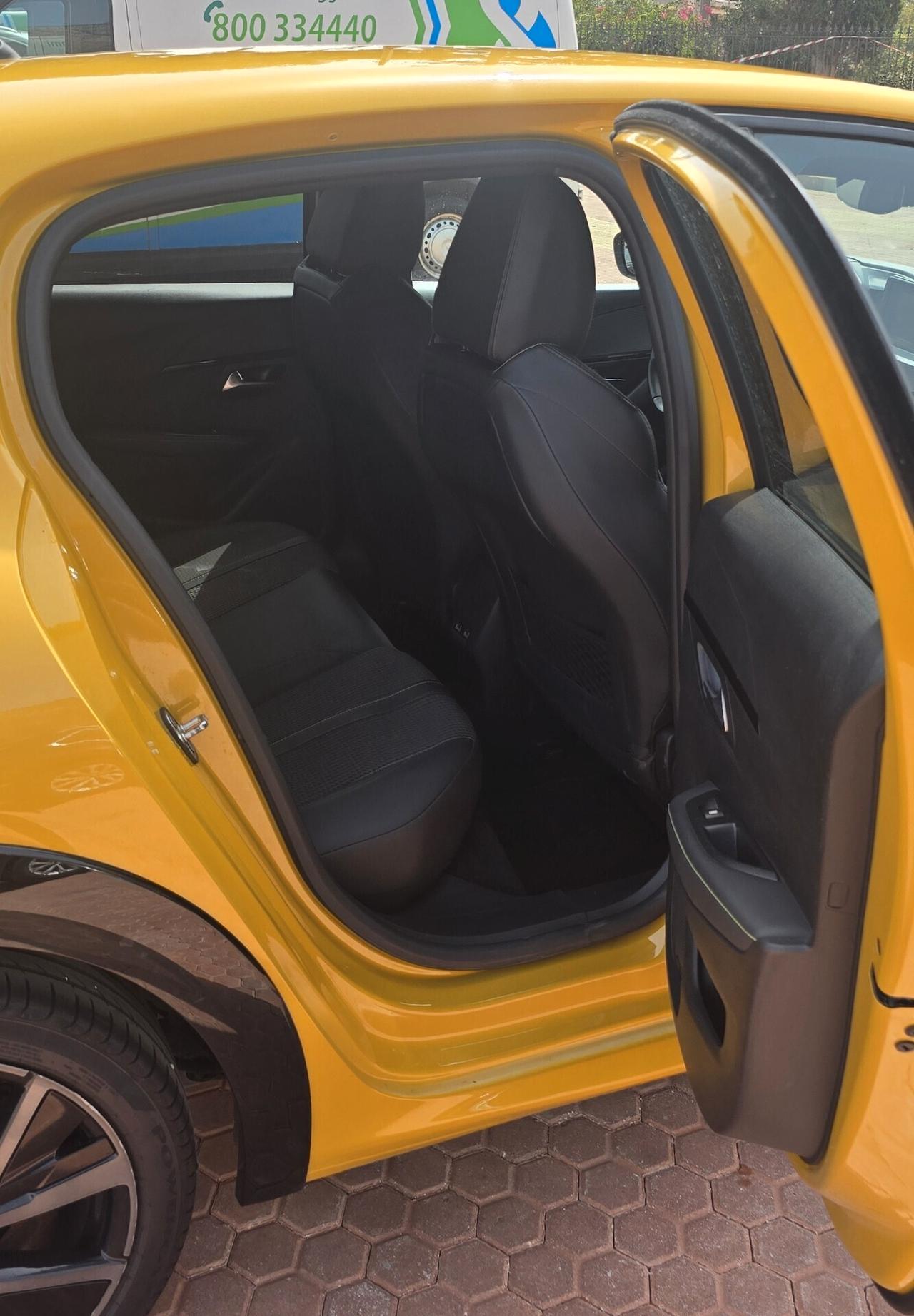 Peugeot 208 PureTech 130 S&S EAT8 5 porte GT – Stile Sportivo e Tecnologia Premium