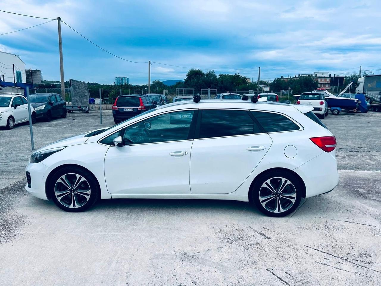 Kia Ceed cee'd 1.6 CRDi 110 CV 5 porte GT - LINE