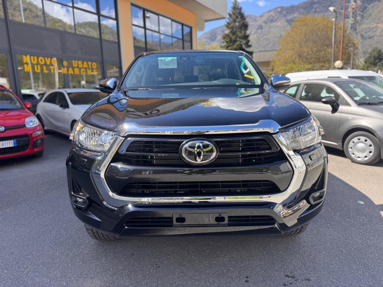 Toyota Hilux 2.8 D-4D A/T 4WD 48V 4 porte Double Cab Lounge