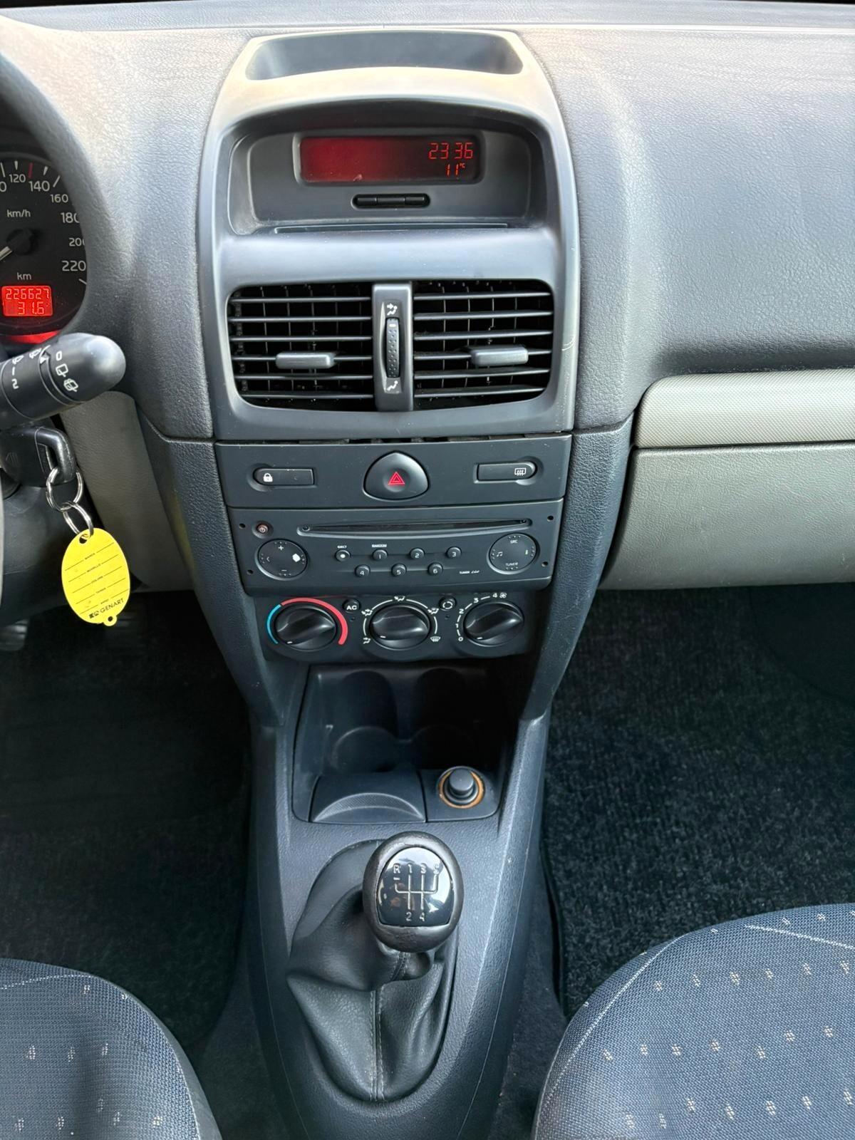 Renault Clio 1.2 16V 5 porte NEOPATENTATI