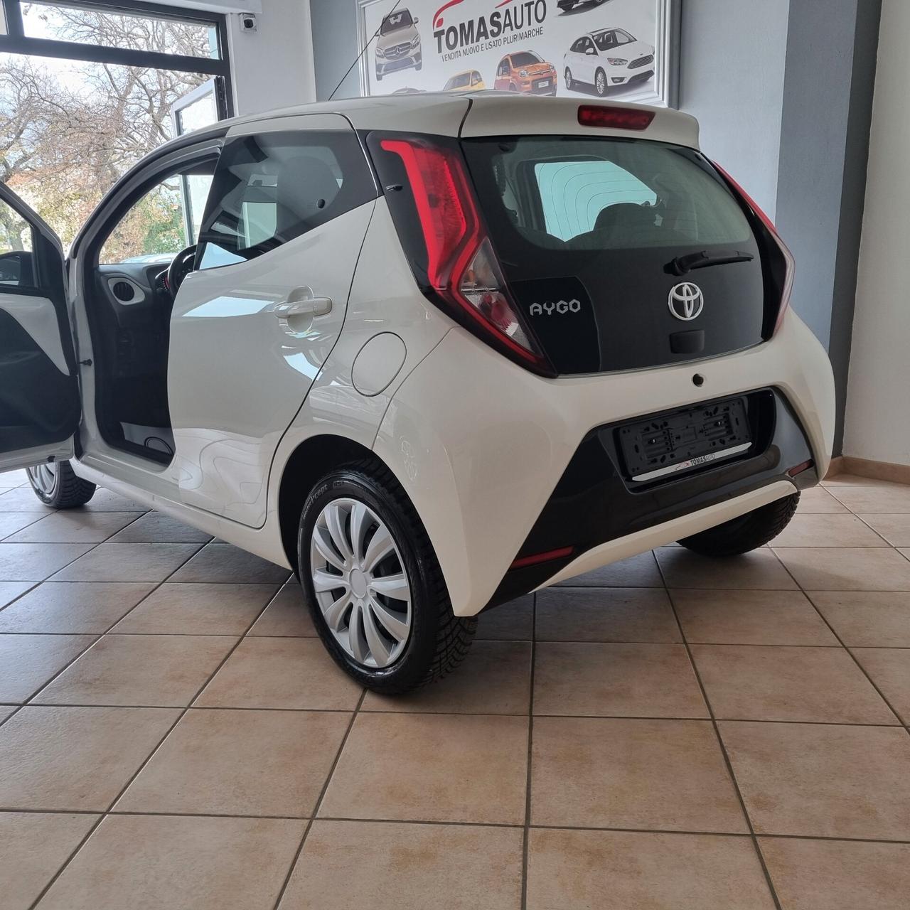 Toyota Aygo Connect 1.0 VVT-i 72 CV 5 porte x-play